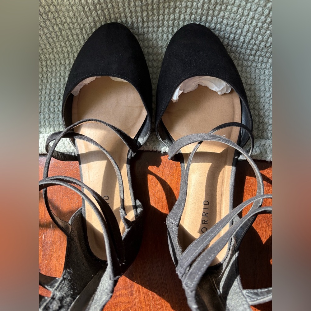 Torrid Elastic Strap Flat (WW) size 9 - Picture 5 of 8